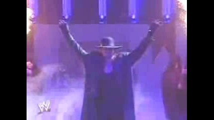 Wwe - Undertaker се завръща на Royal Rumble 2006 и унищожава ринга
