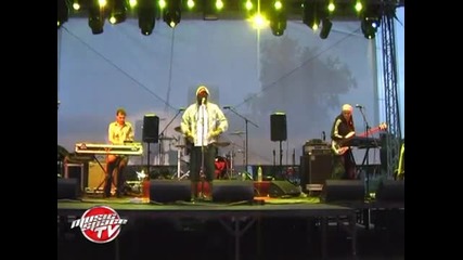 Tri O Five снимат на морето 