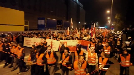 Бой на демонстранти с полицията в протестно шествие във Варшава - Полща 1/2