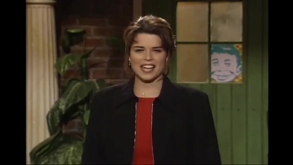 Великата актриса Нийв Кембъл с роля в скеч предаването Mad Tv