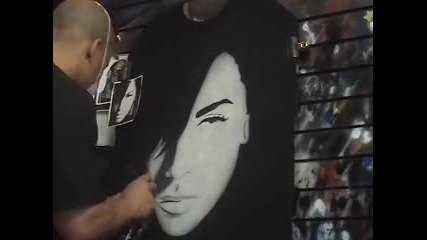 Рисуване На Aaliyah Върху T - Shirt