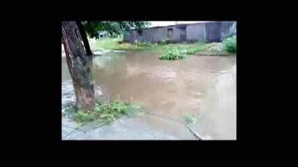 Леко наводнение
