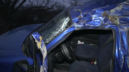 Мъж пострада сериозно след удар в крайпътно дърво