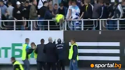 Фенове пребиха стюарди на Валери Лобановски