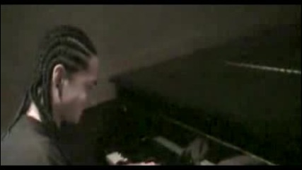 Tom Kaulitz playing Zoom Into Me on the piano