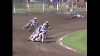Ето как мотоциклетист в състезание с мотора си изплаши зрителите !
