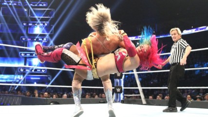 Charlotte Flair vs. Asuka: SmackDown LIVE, Dec. 11, 2018