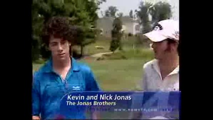 Jonas Brothers играят голф