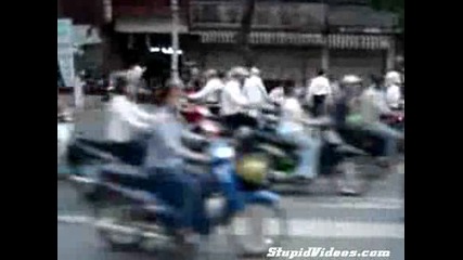 Пешеходна пътека за смелчаци (смях) 