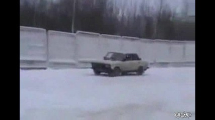 Руснак прескача кола или пък не ... :) 