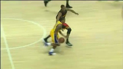 10 - 07 - 2009 - Warriors vs. Lakers - Shannon Brown Posterizes Mikki Moore 