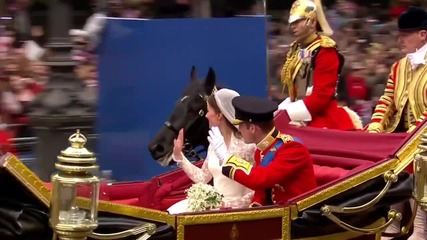 Принц Уилям и Катрин Мидълтън:шествието в Бъкингамския дворец (на капитана Ескорт)
