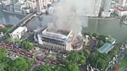 Пожар унищожи историческа сграда във Филипините