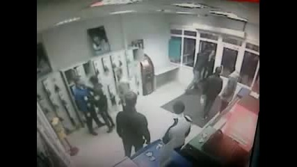 Един срещу четирима!