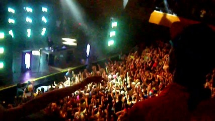 Skrillex makes crowd go Omg