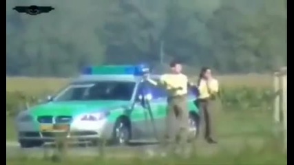 Моторист се изгаври с полицай