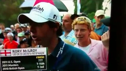 Момче троли голфър по време на интервю