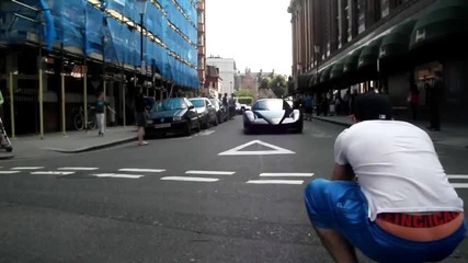 Ferrari Enzo огласява Лондон