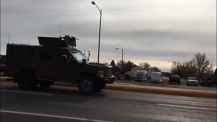Какво става в Силно охраняван уж военен конвой ,в който един от шофьорите става за смях