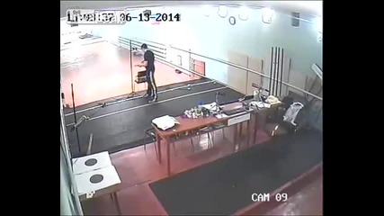 Ученик застрелва треньора си