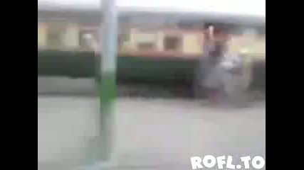 Ненормални Араби Изпуснаха Влака !