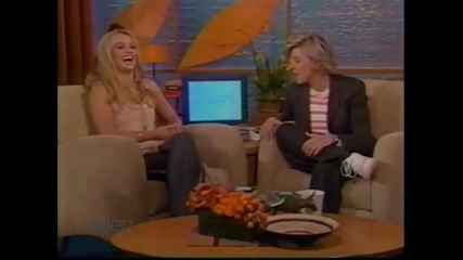 *сладко* Britney Spears се смее