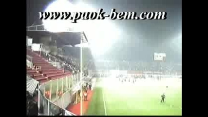 Rapid - Paok (Crazy PAOKARA Fans singing In Romania)