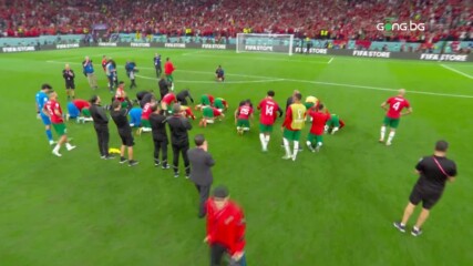 Дълбок поклон от играчите на Мароко към феновете на страната