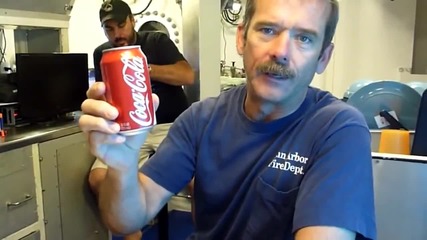 Отваряне на Кока Кола на дъното на океана