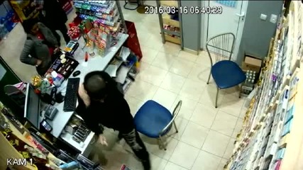 Кражба на забравено портмоне от щанд на магазин