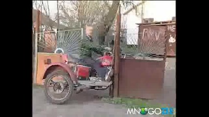 Идиот срещу ограда !!!