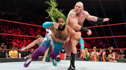 Lars Sullivan obliterates No Way Jose: Raw, May 6, 2019