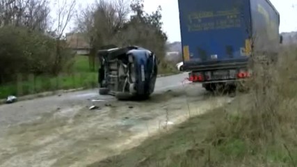 Кола се преобърна край Мизия