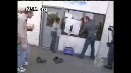 Chris Angel Минава През Стъкло