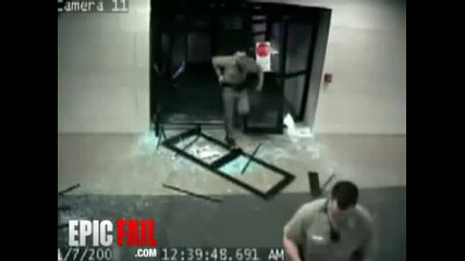 В съдилището е лесно за бягане!!! Fail