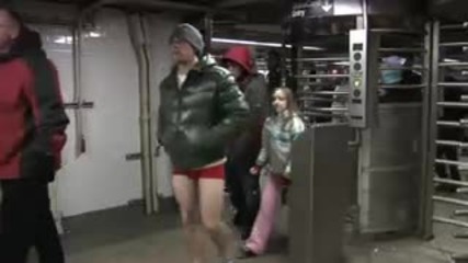 Без гащи в метрото Смях