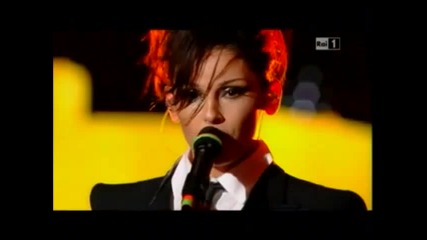 Anna Tatangelo - Bastardo, Sanremo 2011 (превод) 
