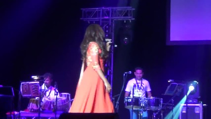 Shreya Ghoshal - Sun Raha Hai Na Tu - Live Manchester O2 Apollo (may 2014)
