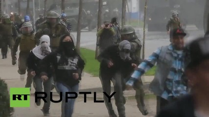 Chile: Police use water cannon as clashes erupt during university funding protest