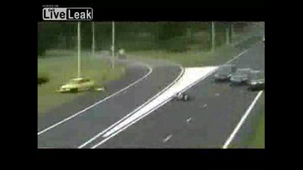 Кола удря полицай с мотор от ескорт