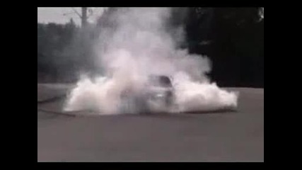 Toyota Supra - зверски бърнаут