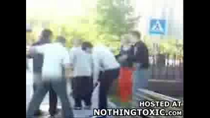 Дебела Рускиня Бие Момиче
