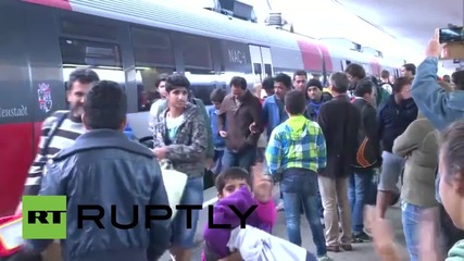 Austria: Trains departs Vienna as refugees head to Munich