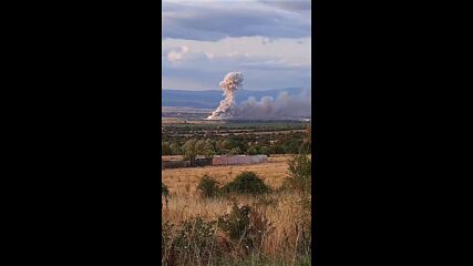 Пожарът в Елин Пелин се вижда от почти 25 км
