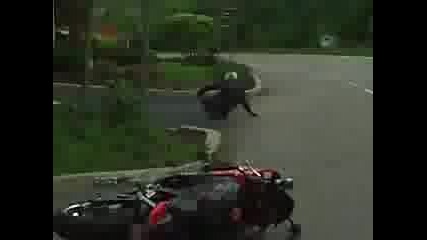 Моторист пада с мотора си 