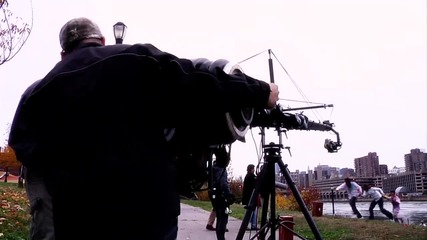 When Harry Tries To Marry - Holi Scene Featurette 