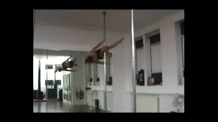 Изумителни номера на пилон!
