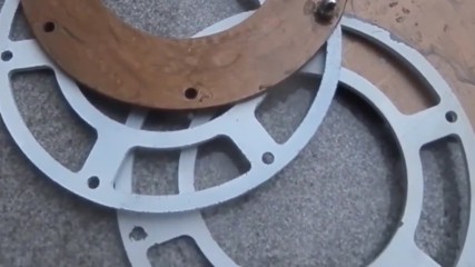 Многослойна структура за странична броня на бронирано колело за бойни машини