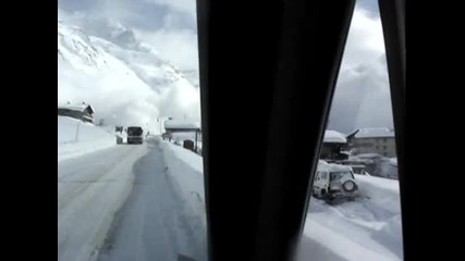 Огромна лавина заснета с камера във Val d'isere
