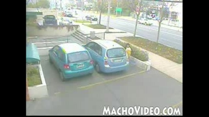 Кола Блъска Моторист